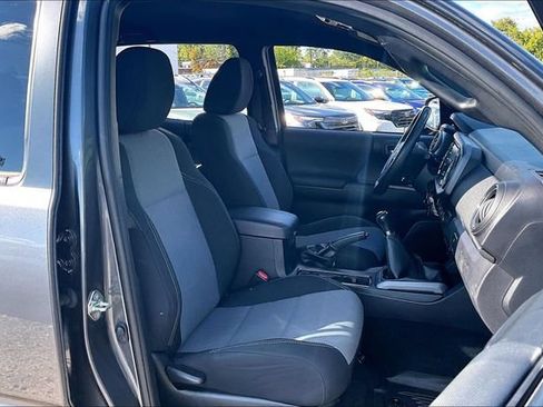 Used 2020 Toyota Tacoma TRD Sport AWD/4WD image 7