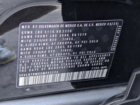 Used 2025 Volkswagen Tiguan SEL R-Line image 25