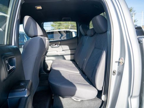 Used 2017 Toyota Tacoma TRD Sport image 17