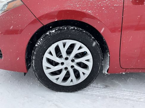 Used 2018 Toyota Corolla LE image 14