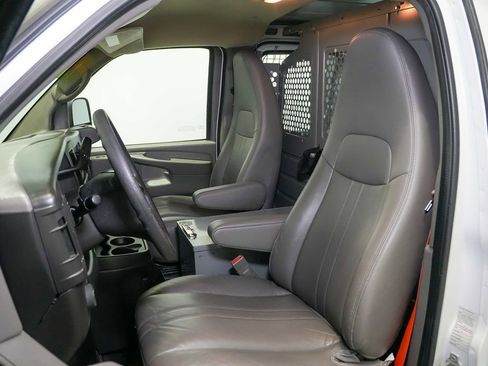 Used 2015 Chevrolet Express 2500 RWD image 17