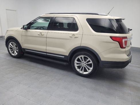 Used 2018 Ford Explorer XLT w/ Equipment Group 202A FWD image 3