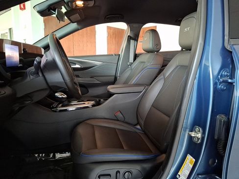 Used 2024 Buick Envista Sport Touring w/ Convenience I Package FWD image 13