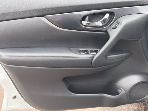 Used 2017 Nissan Rogue SV w/ SV Premium Package AWD/4WD image 12