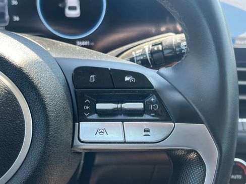 Certified 2025 Hyundai Elantra Limited FWD image 28