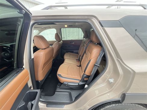 Used 2024 Nissan Pathfinder Platinum w/ Cargo Package image 23
