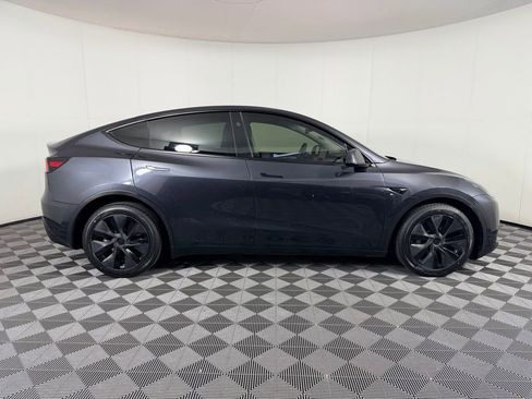Used 2025 Tesla Model Y Long Range image 3