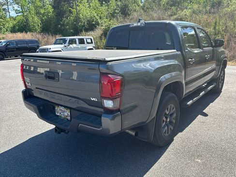 Used 2023 Toyota Tacoma SR5 w/ Technology Package image 5