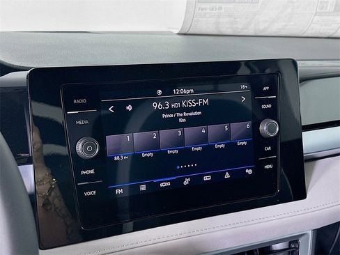 Used 2025 Volkswagen Taos SE image 39