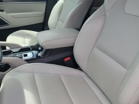 Certified 2024 Kia Telluride S w/ S Sunroof Package FWD image 15