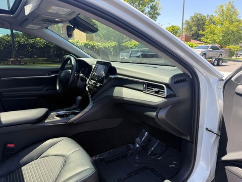 Used 2022 Toyota Camry SE w/ Cold Weather Package FWD image 29