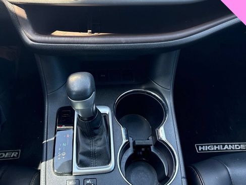 Used 2019 Toyota Highlander XLE FWD image 15