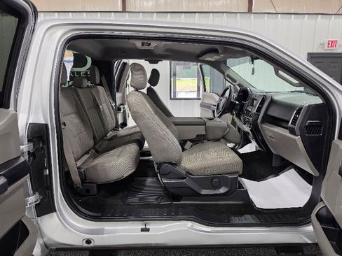 Used 2015 Ford F150 XLT image 12