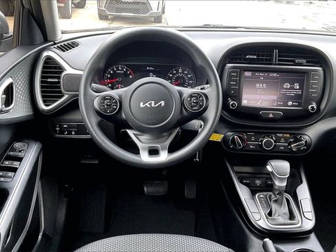 Certified 2022 Kia Soul LX w/ Technology Package image 5
