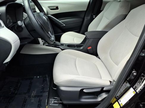 Used 2024 Toyota Corolla Cross LE FWD image 17