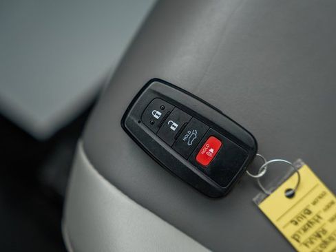 Used 2022 Toyota RAV4 XLE Premium image 49