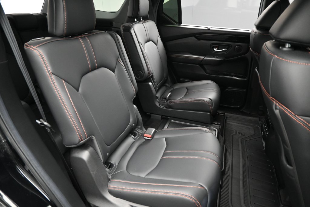 Used 2025 Honda Pilot TrailSport image 31