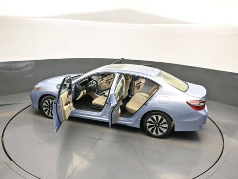 Certified 2017 Honda Accord Touring image 43