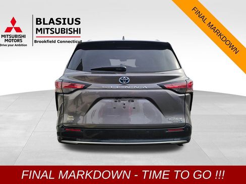 Used 2022 Toyota Sienna Platinum image 6