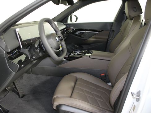 New 2026 BMW 530i xDrive w/ Premium Package image 23