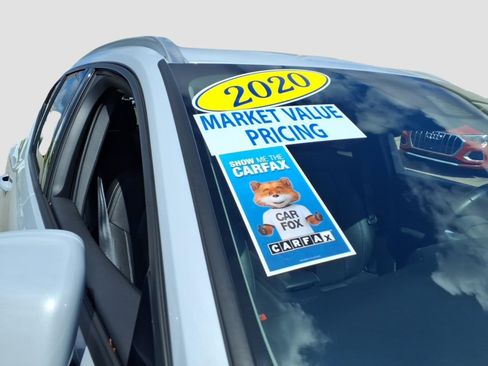 Used 2020 Volvo XC40 T5 Momentum w/ Protection Package Premier AWD/4WD image 9