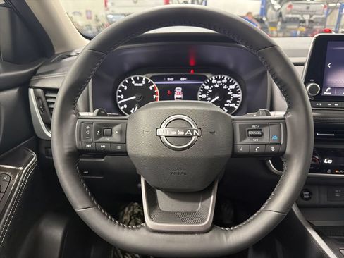 Used 2025 Nissan Rogue SV w/ SV Premium Package AWD/4WD image 18
