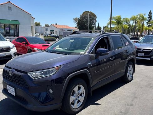 Used 2020 Toyota RAV4 XLE w/ Carpet Mat Package AWD/4WD image 1