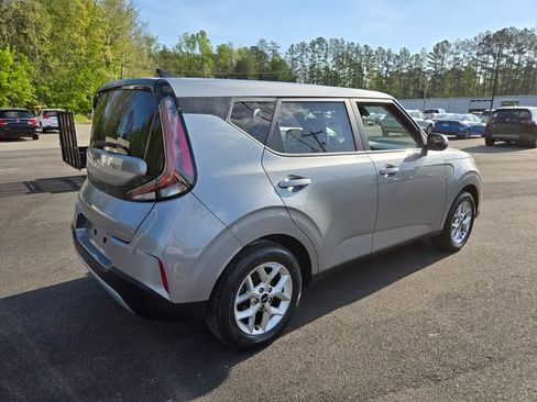 Used 2025 Kia Soul LX w/ LX Technology Package FWD image 8