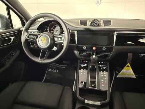 Certified 2026 Porsche Macan AWD/4WD image 21