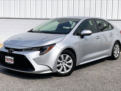 Used 2022 Toyota Corolla LE FWD image 2