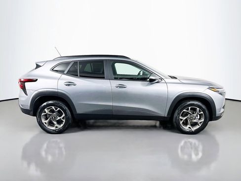 New 2026 Chevrolet Trax LT w/ LT Convenience Package FWD image 4