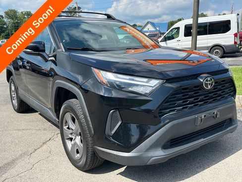 Used 2022 Toyota RAV4 XLE AWD/4WD image 2