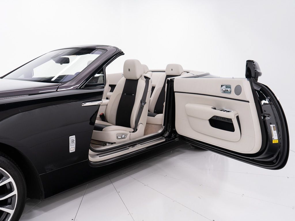 Certified 2018 Rolls-Royce Dawn RWD image 17