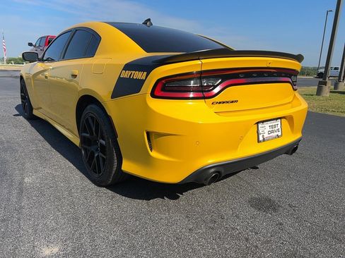 Used 2017 Dodge Charger R/T RWD image 7