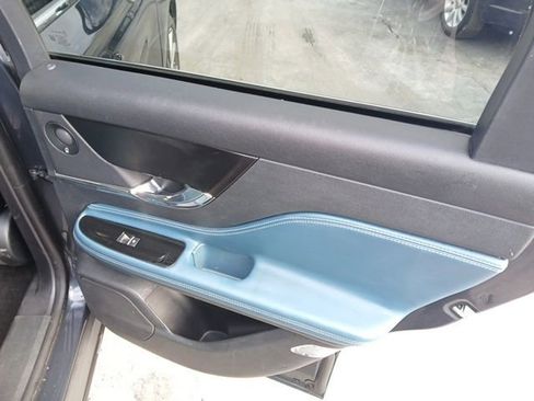 Used 2020 Lincoln Corsair Reserve image 18