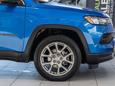 Used 2022 Jeep Compass Latitude AWD/4WD image 11