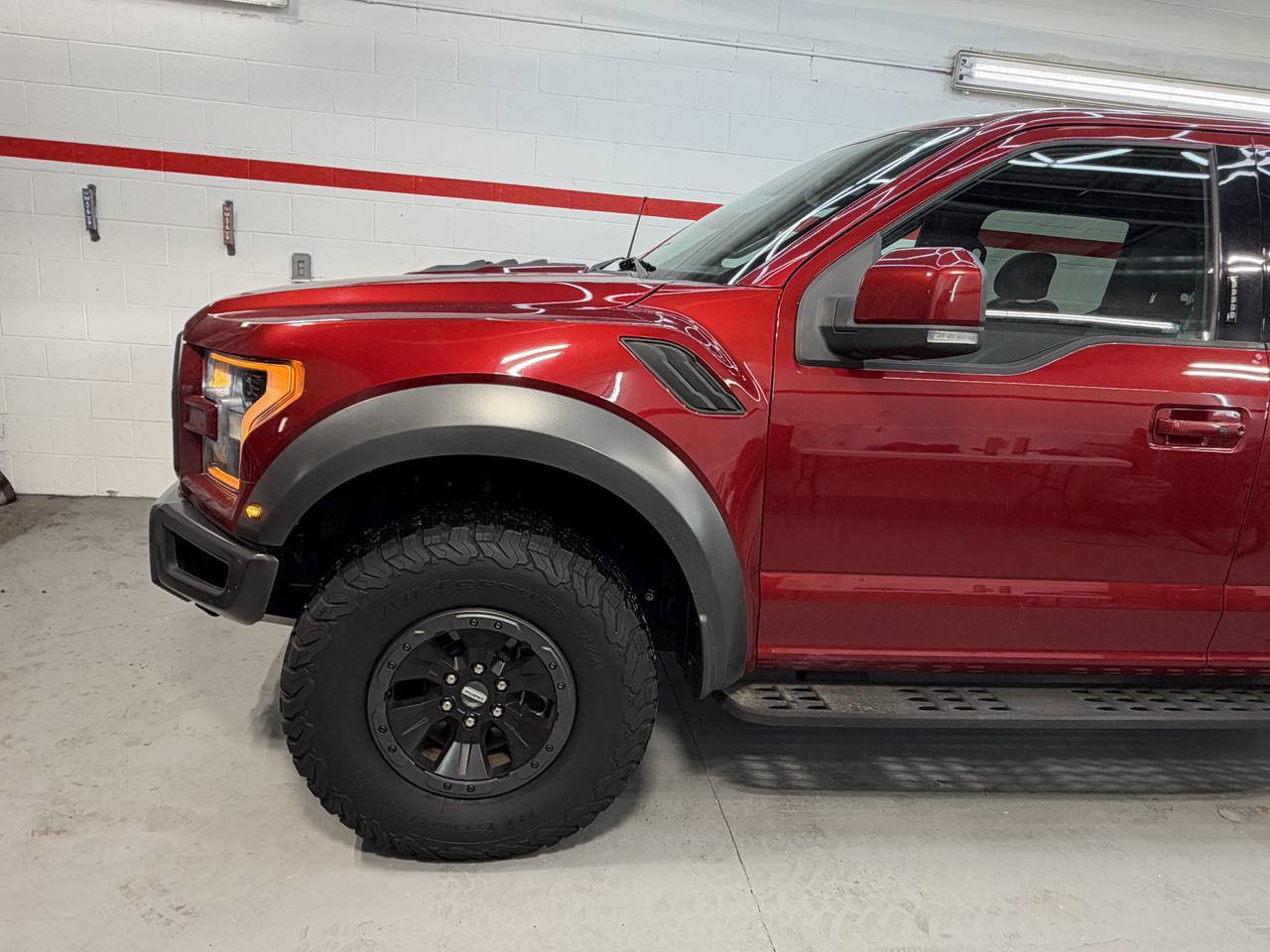 Used 2017 Ford F150 Raptor w/ Equipment Group 802A Luxury AWD/4WD image 3
