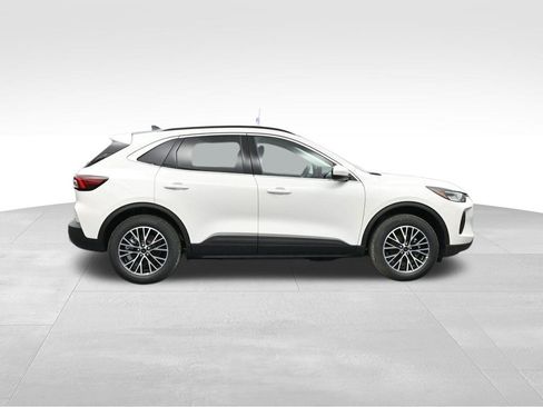 New 2025 Ford Escape SE image 9
