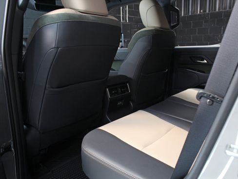 Used 2024 Lexus GX 550 AWD/4WD image 43