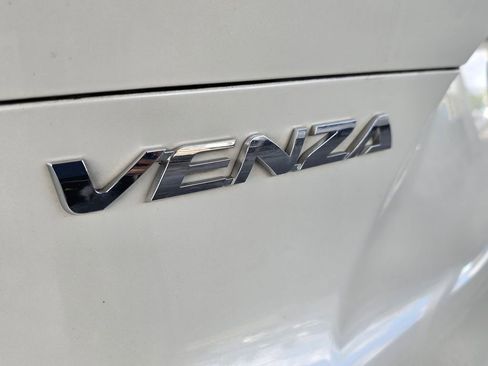 Used 2021 Toyota Venza Limited image 35