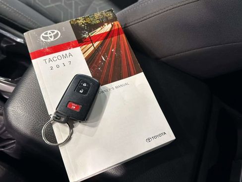 Used 2017 Toyota Tacoma TRD Off-Road AWD/4WD image 37