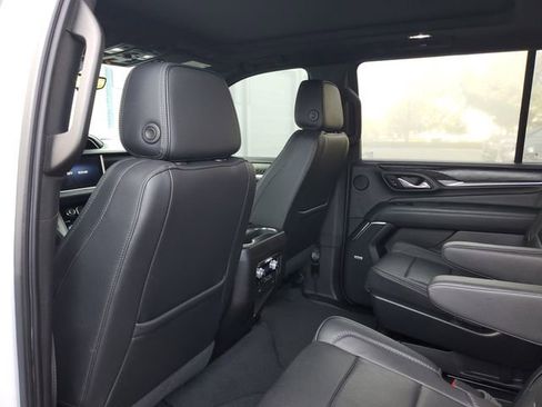 Used 2021 GMC Yukon XL Denali w/ Denali Premium Package image 9