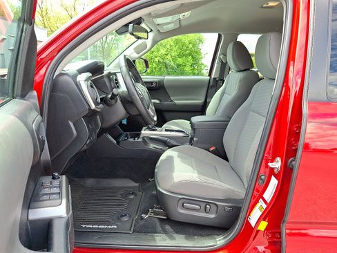 Certified 2022 Toyota Tacoma SR5 AWD/4WD image 14