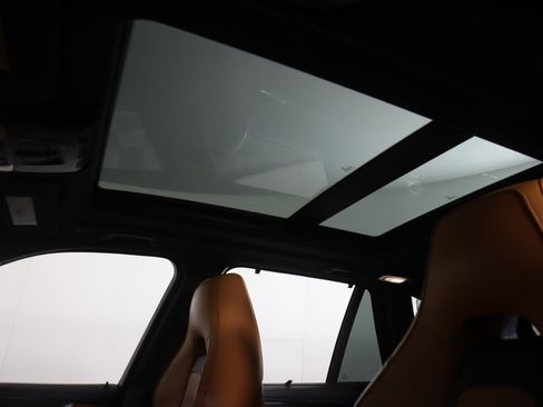 Used 2017 BMW X5 M image 23