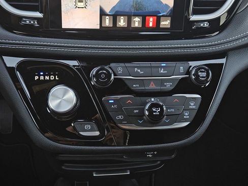 New 2026 Chrysler Pacifica Select FWD image 29