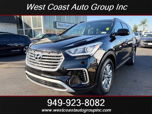 Used 2017 Hyundai Santa Fe SE image 1