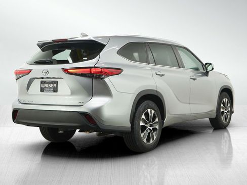 Used 2021 Toyota Highlander XLE FWD image 5