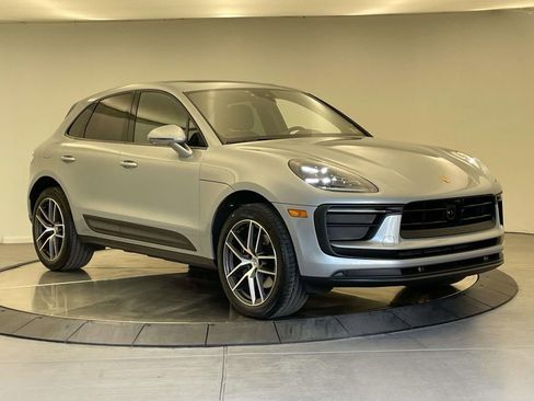 Used 2025 Porsche Macan image 9