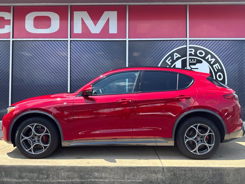 Used 2023 Alfa Romeo Stelvio Ti AWD/4WD image 15