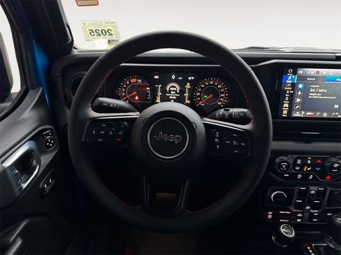 Used 2024 Jeep Wrangler Unlimited Rubicon w/ XTREMEE 35" Tire Package image 12